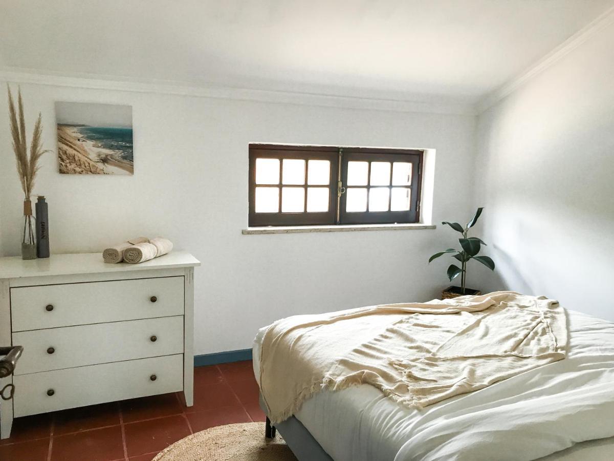 The Far End Surf House - Surf & Yoga Holidays Lourinhã Esterno foto