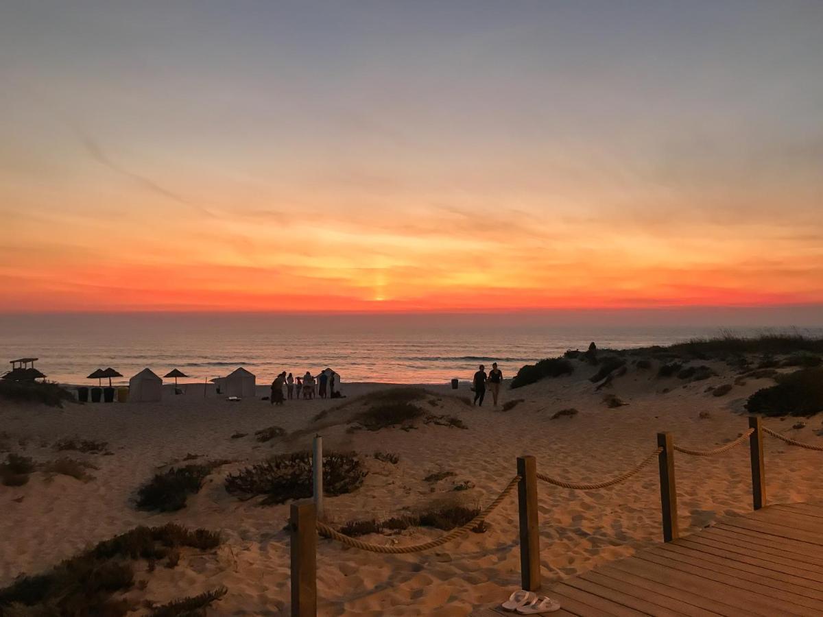 The Far End Surf House - Surf & Yoga Holidays Lourinhã Esterno foto