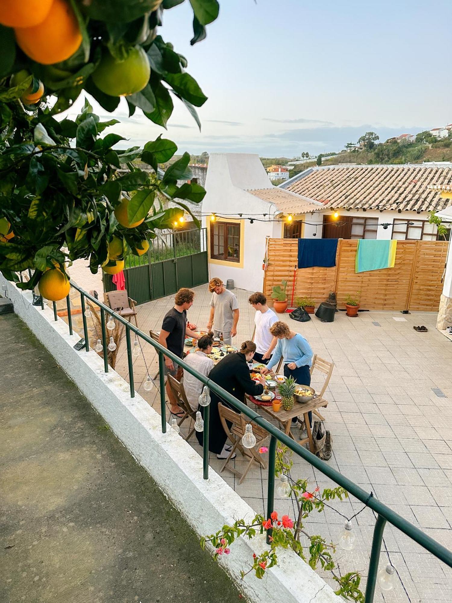 The Far End Surf House - Surf & Yoga Holidays Lourinhã Esterno foto